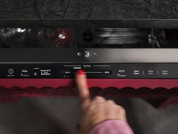 Detailansicht des SmartSelect Connect Display eines AEG Geschirrspülers