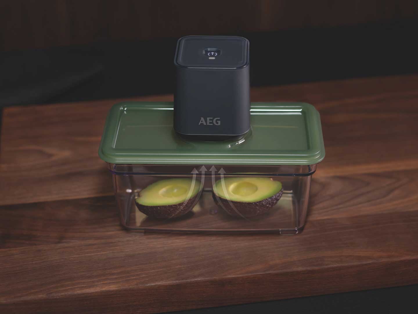 Deux moitiés d’avocat dans la boîte sous vide freshkit