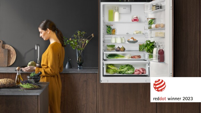 Une femme dans une cuisine