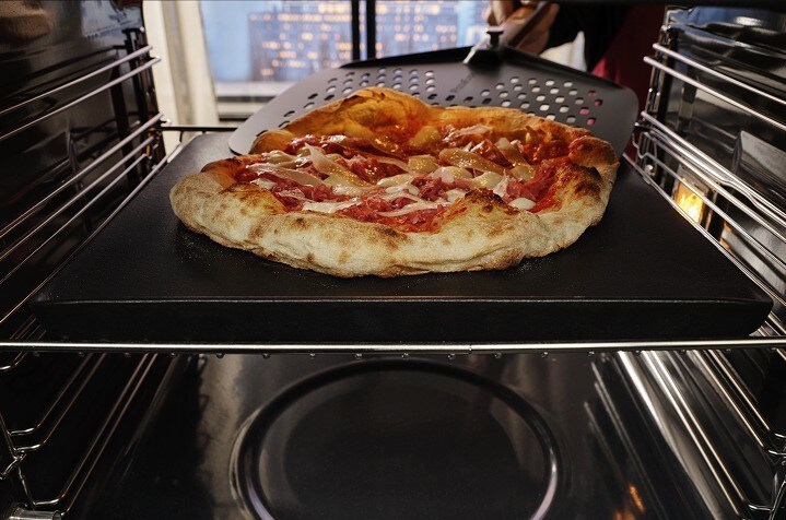 Pizza dans le four